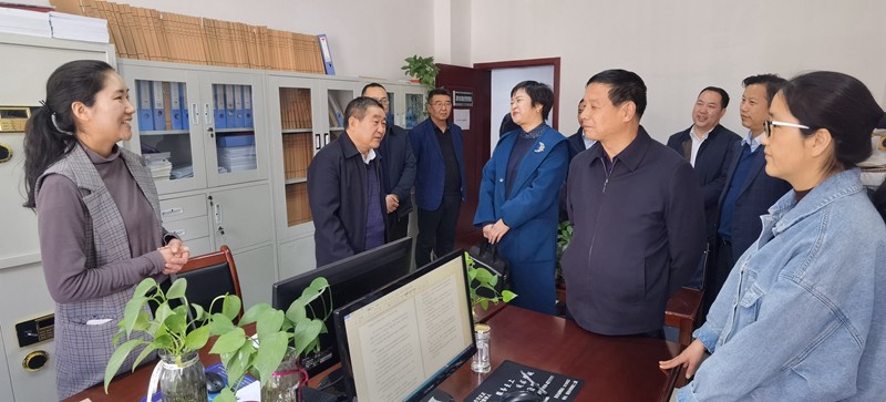 李逢春副市長在市龍江集團公司調(diào)研指導(dǎo)工作